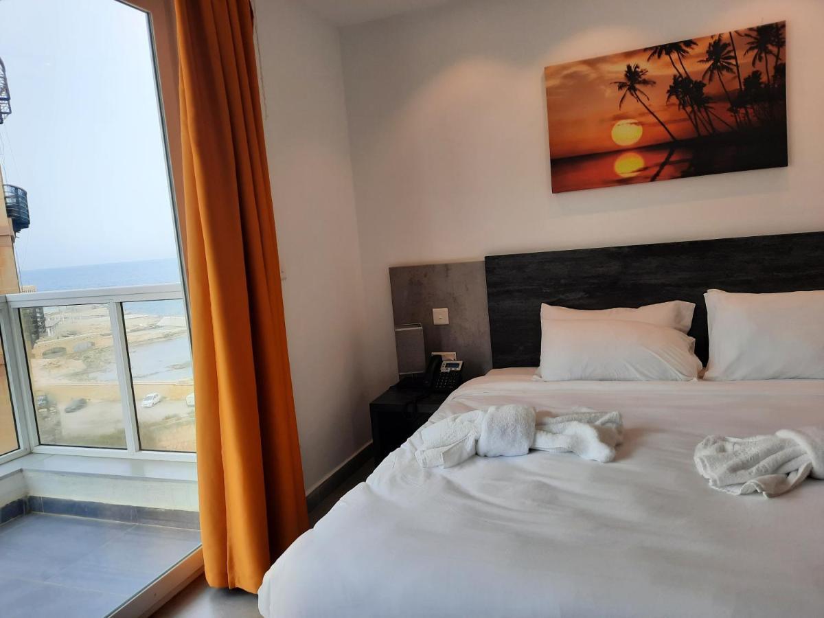 Double or Twin Room Side Sea View